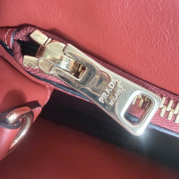 Prada Monochrome Fuoco Saffiano Cuir Tote - Picture 11 of 16